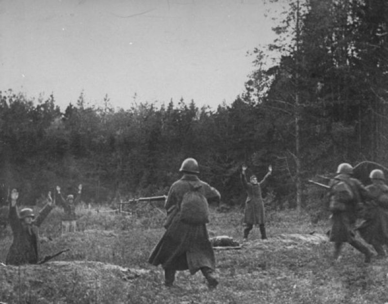 Самосуды на Великой Отечественной: как красноармейцы мстили пленным немцам