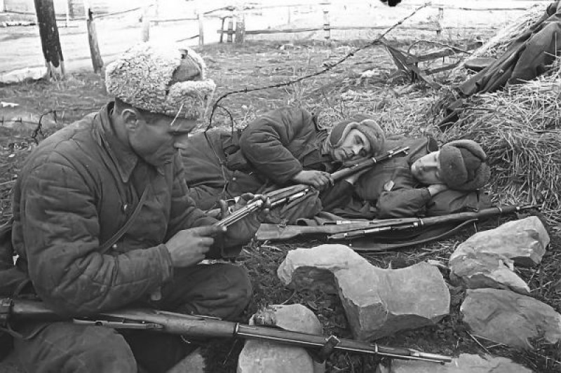 Что делали бойцы Красной Армии сразу после боя