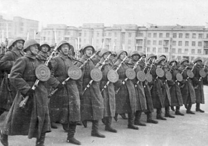 Зачем Сталин 7 ноября 1941 года провел ещё один парад