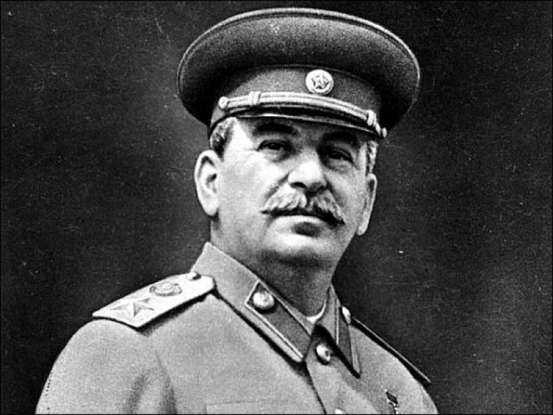 Что необычного приказал Сталин своей охране перед смертью