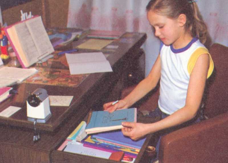 Зачем в СССР клали стекло на письменный стол?