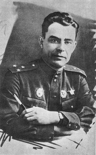 Леонид Брежнев 1940-19045