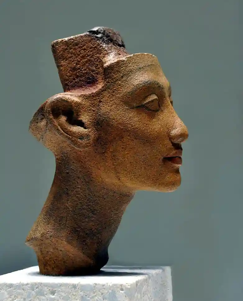 Тайна Нефертити