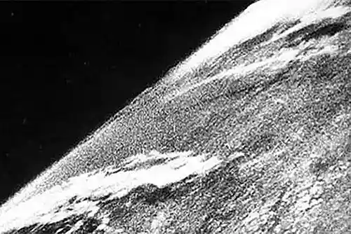 Как был сделан первый в истории снимок земли из космоса