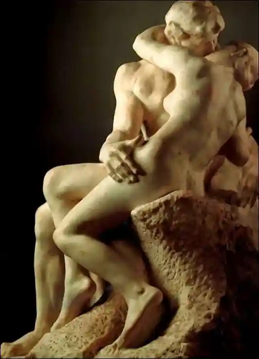 Скульптура Огюста Родена Поцелуй