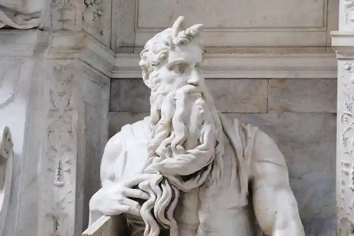 Скульптура Моисей с рогами
