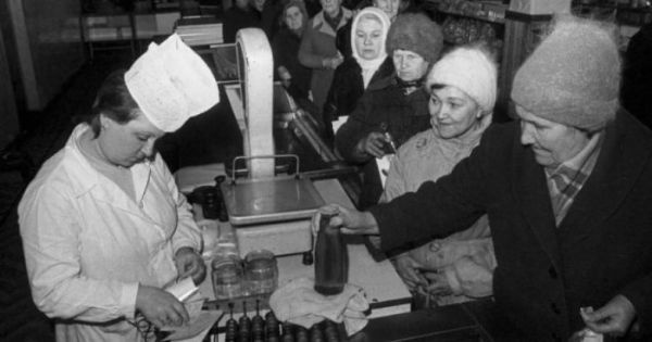 Зачем в магазинах СССР продавщицы прокалывали чеки