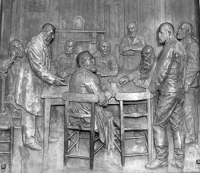 Западная боковая панель постамента статуи П. Крюгера на Церковной площади в Претории