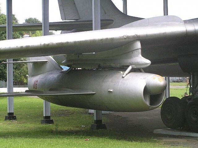 Многоцелевой самолет Ту-16