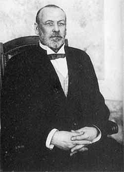 Михаи́л Влади́мирович Родзя́нко (1859—1924) — русский политический деятель, лидер партии Союз 17 октября (октябристов); действительный статский советник (1906), гофмейстер Высочайшего Двора (1899).