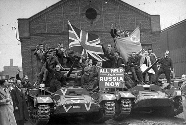 Британские танки готовятся к отправке в СССР. Крестовые отвёртки