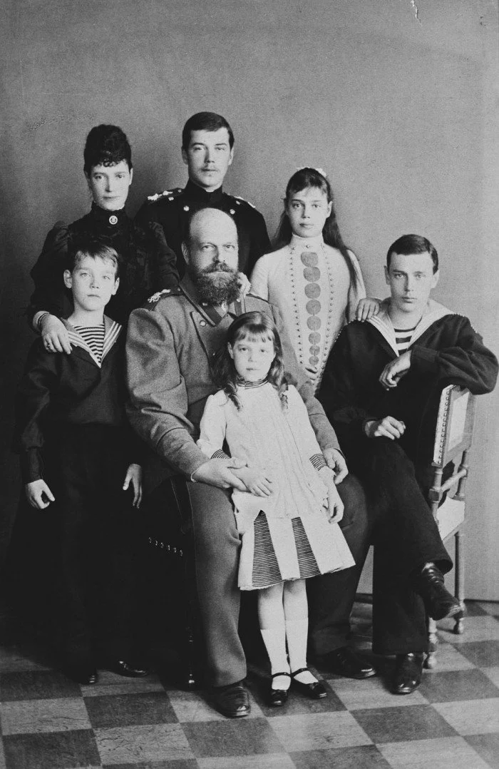 Александр III с женой и детьми. 1889 год